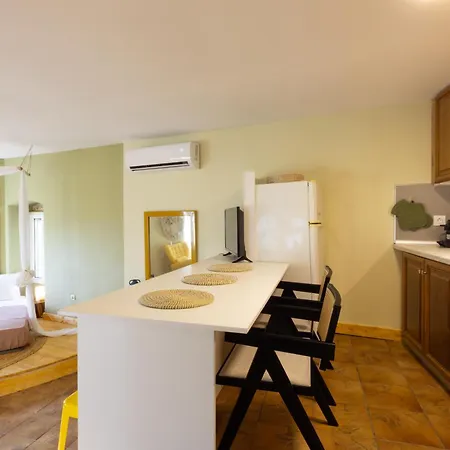 Nonna's Eftihia On The Hill Apartamento